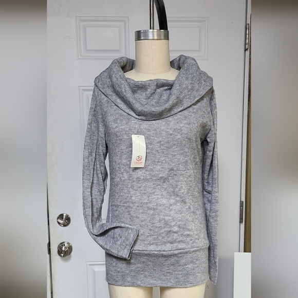 Sweater - Picture 1 of 4